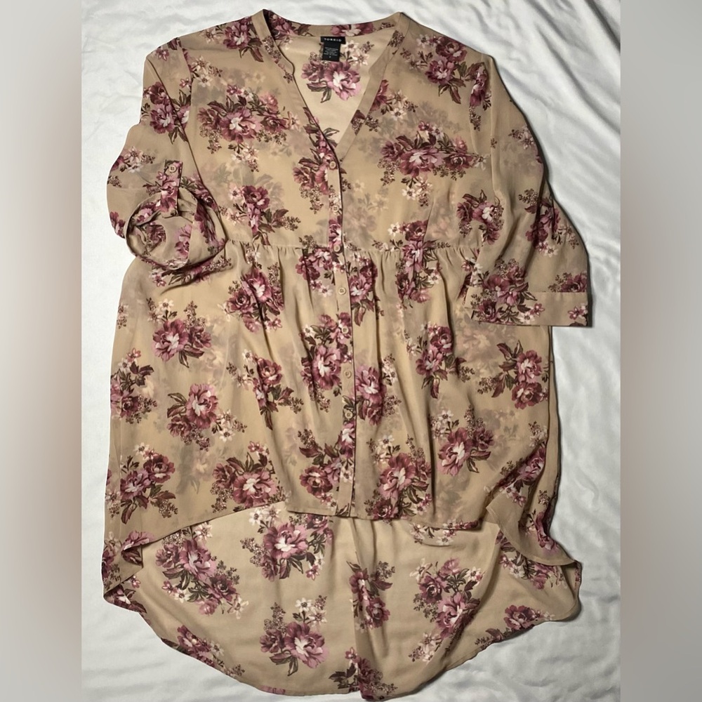 Size 2 torrid dusty pink floral high low sheer tunic with adjustable 3/4 sleeves